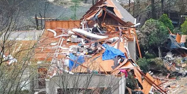 ABD'yi hortum vurdu: 5 ölü