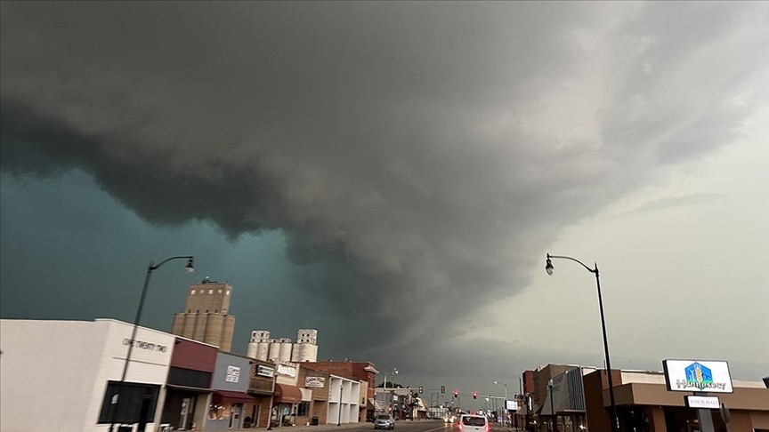 ABD'yi kasırga vurdu: Ölüler var