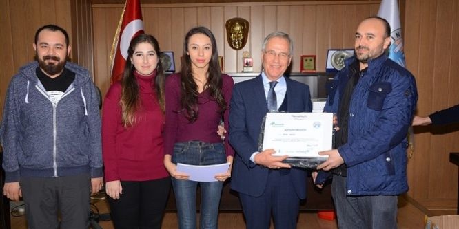 Başkan Acar muhtarlara dizüstü bilgisayara hediye etti