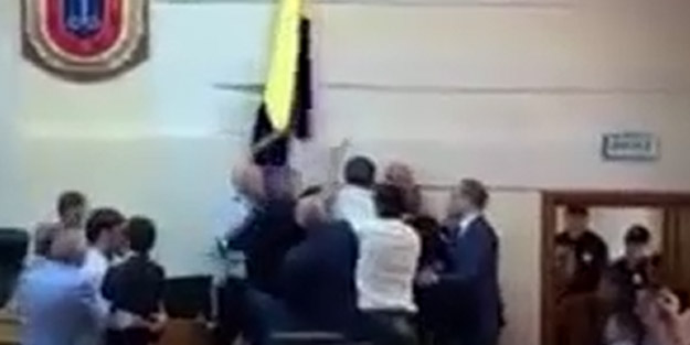 Abluka çağrısı ortalığı karıştırdı! Mecliste birbirlerini boğazladılar
