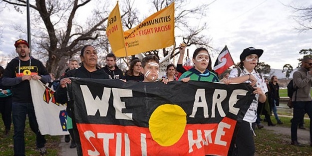 Aborjinler gösteri düzenledi