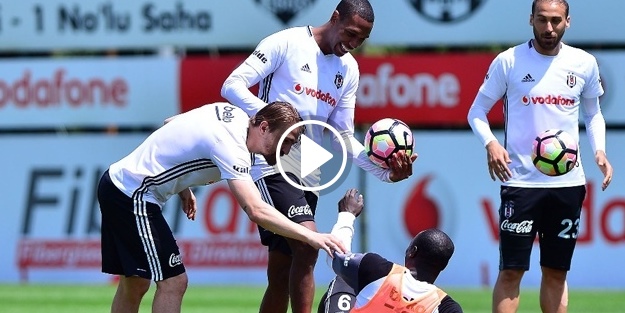 Aboubakar arkadaşlarını kahkahaya boğdu