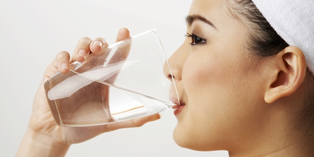 Aç karnına su içerseniz...