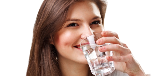 Aç karnına su içmek metabolizmayı hızlandırıyor