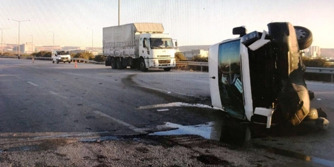 Mevsimlik işçilere ait minibüs devrildi: 11 yaralı