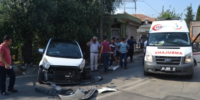 Adana’da otomobil tır ile çarpıştı: 1 yaralı
