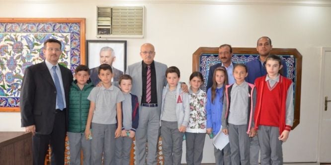 Minikler okulları için başkanın kapısını çaldı