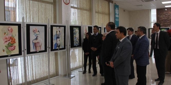 Sivas’ta öğrenciler resim sergisi açtı