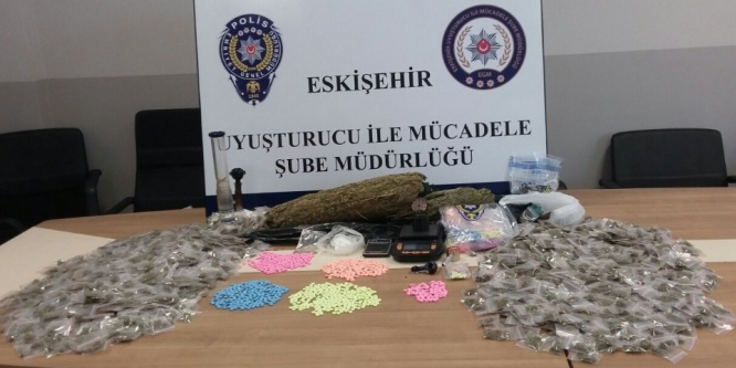 Narkotik ekipleri zehir tacirlerine göz açtırmadı