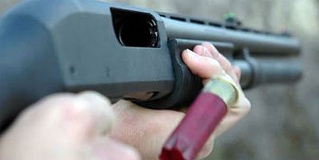 Acemi avcı arkadaşını vurdu