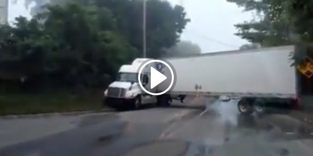 Acemi TIR şoförü bakın ne yaptı!