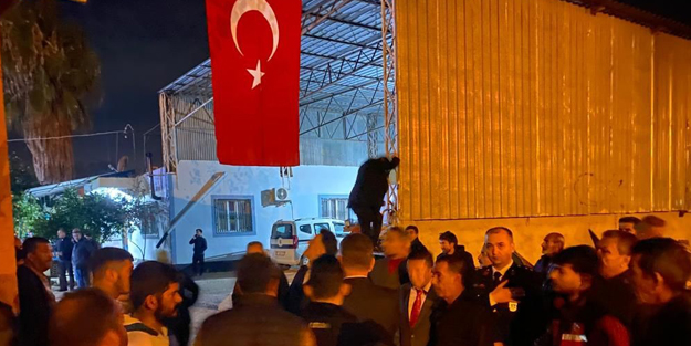Acı haber Adana'ya ulaştı, şehidin evine Türk bayrağı asıldı!