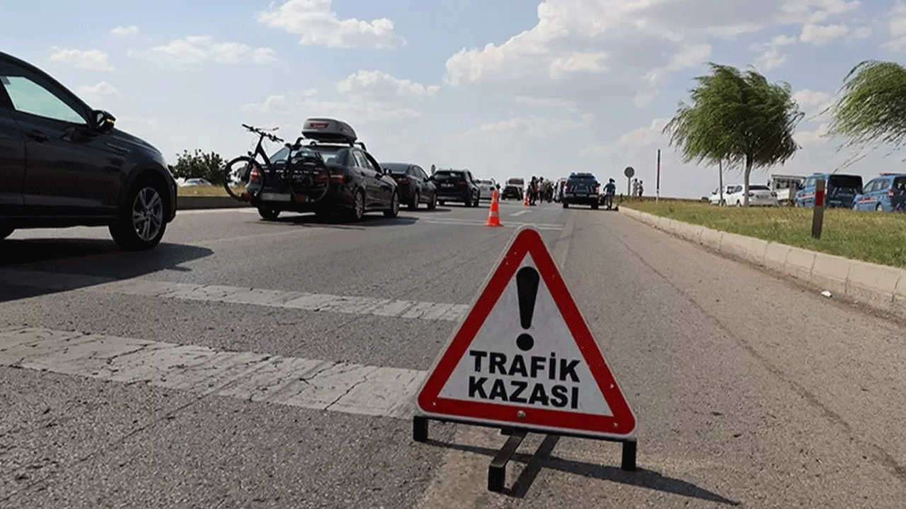 4 araç birbirine girdi: Ölü ve çok sayıda yaralı var