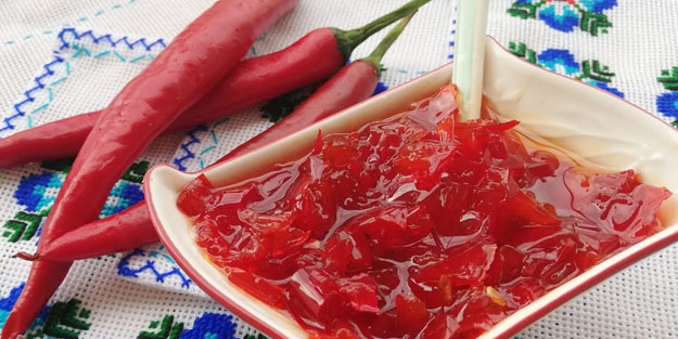 Acı kapya (Kırmızı) biber reçeli tarifi: Acı biber reçeli tatlıyla acıyı aynı anda sevenler için