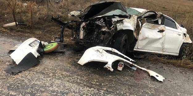 Acı olay! 15 yaşındaki sürücü devrilen araçta can verdi