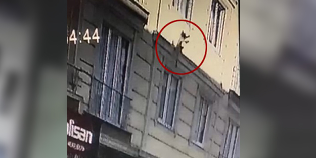 Acı olay! Annesinin evde tek bıraktığı 2 yaşındaki çocuk pencereden düşerek öldü