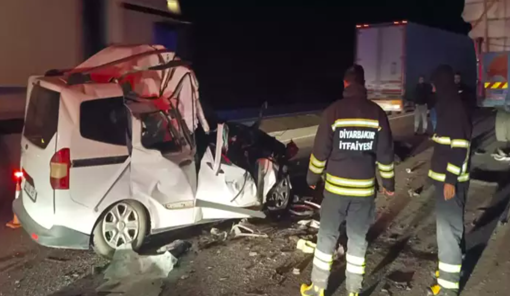 Acı olay.. Kazada ölen kardeşlerinin mevlidinden dönen 2 kardeş, kazada can verdi