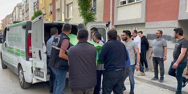 Acı ölüm! Odasının camını silerken düşen kadın hayatını kaybetti