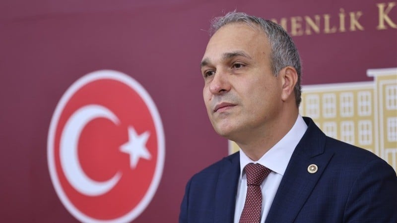 Acı simsarları sahnede