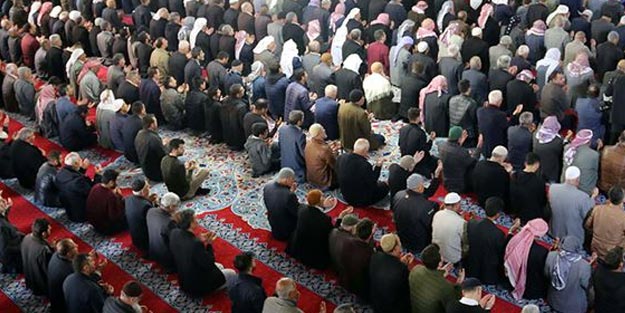 Açık alanlarda cuma namazı kılınabilir mi?