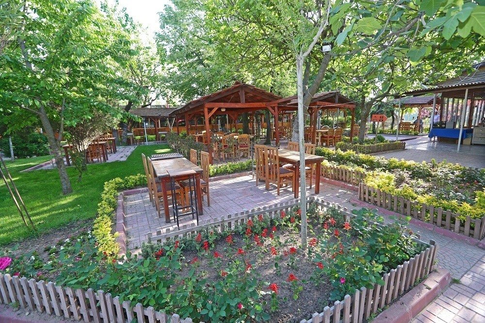 Açık hava restoranlarına ilgi arttı 