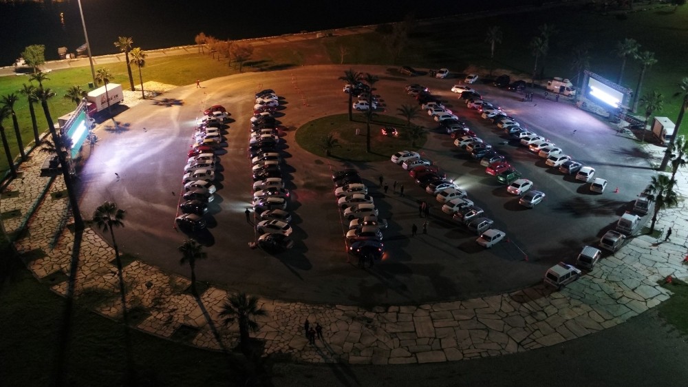 Açık havada sinema gösterimine büyük ilgi: Kayıtlar 19 saniyede doldu 