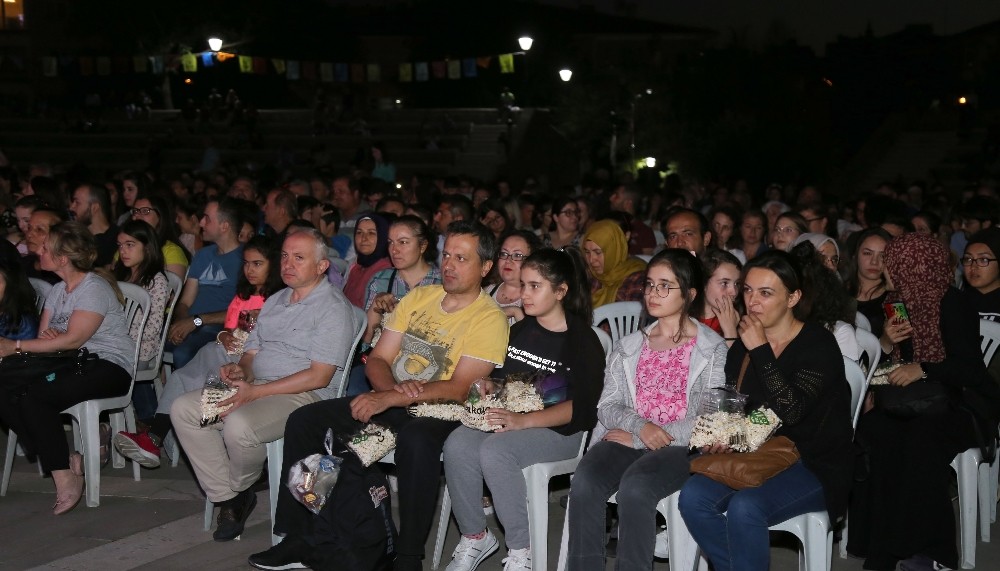 Açık havada sinema keyfi bayramdan sonra da devam edecek 
