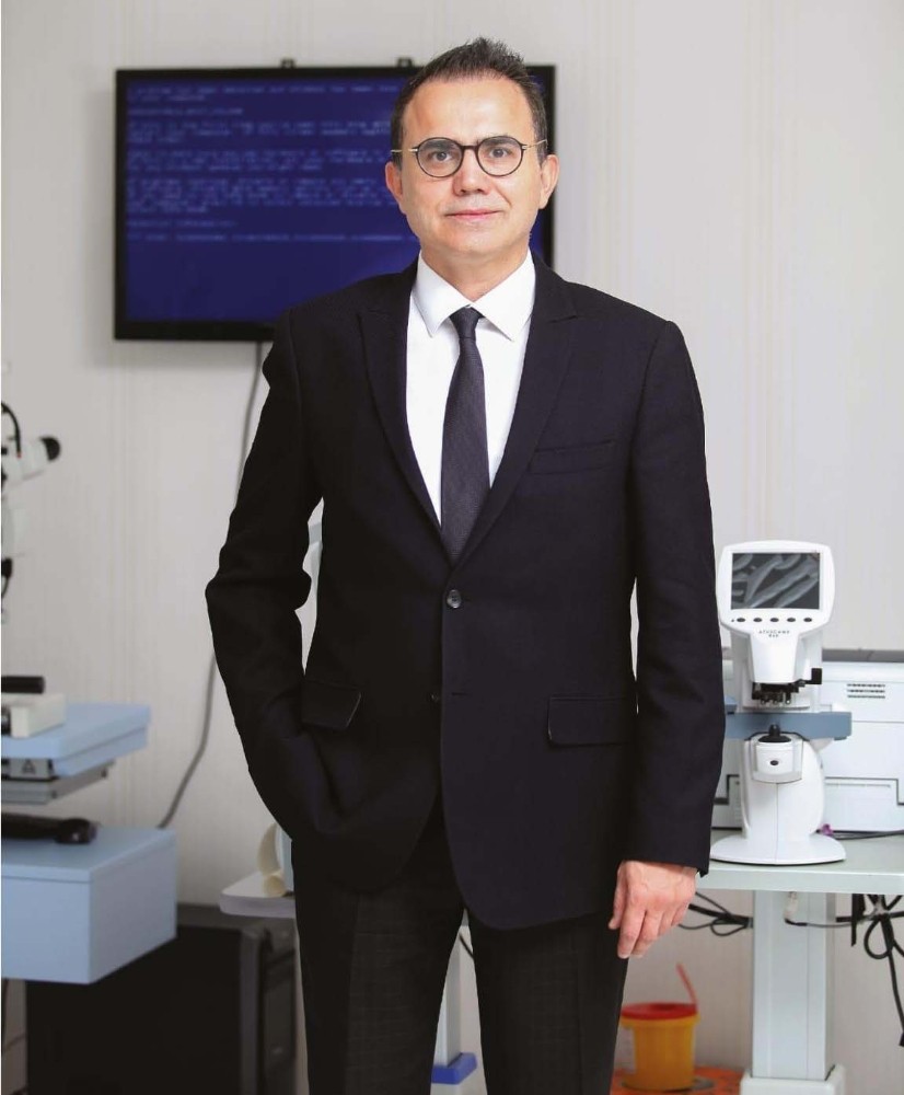 Açık tenli ve renkli gözlüler dikkat 