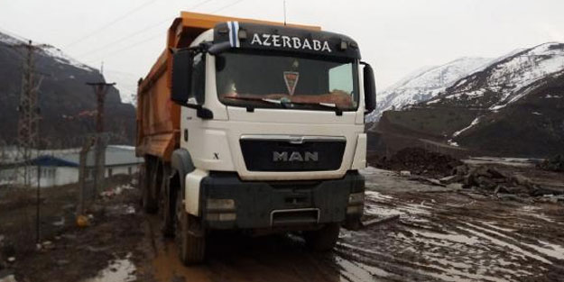 Açık unuttuğu damper yüksek gerilim hattına temas eden şoför, feci şekilde can verdi