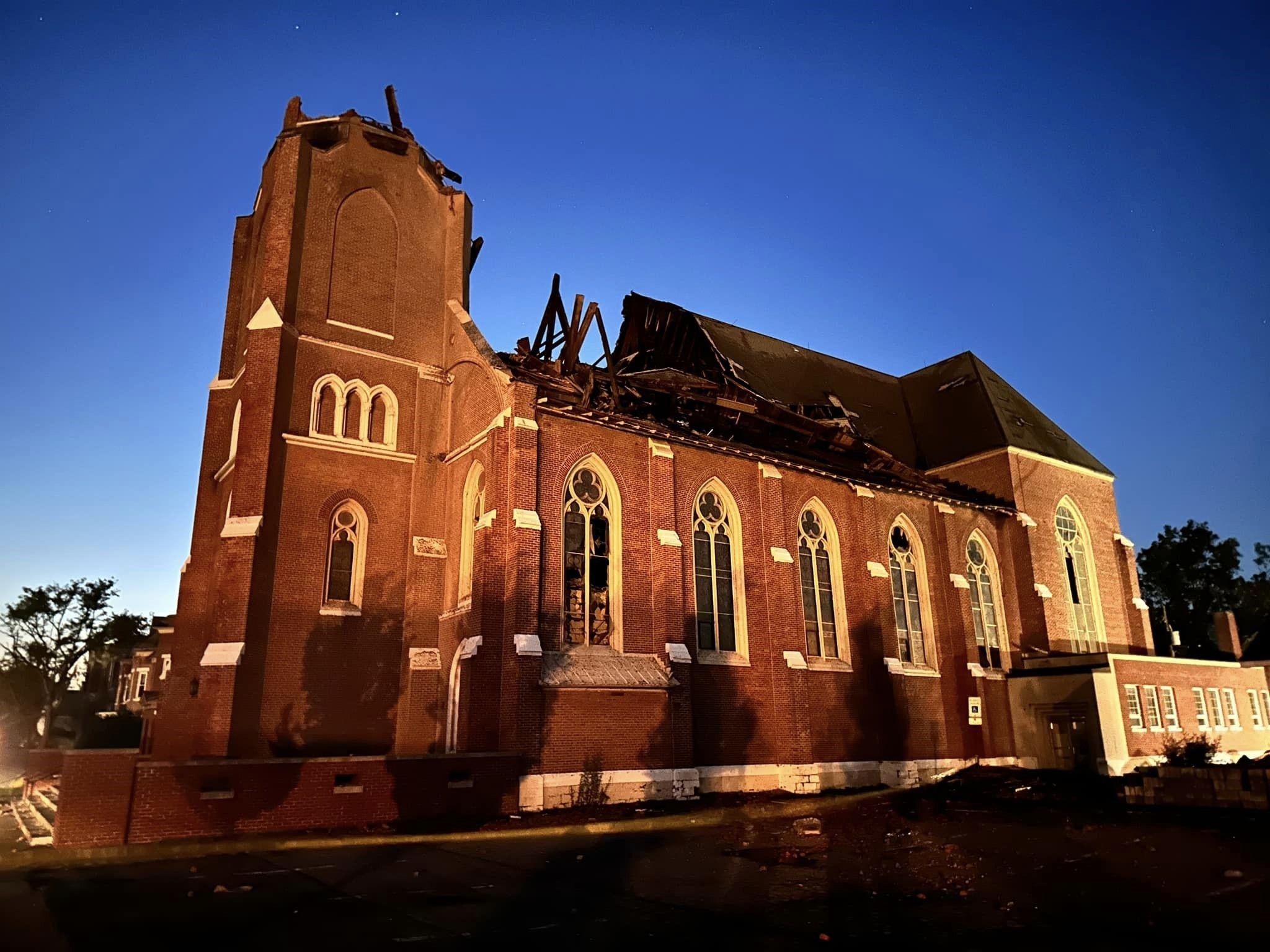 Acil durum ilan edildi! New York'u hortum vurdu