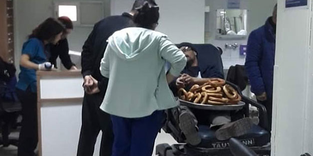 Acilde bile ekmek teknesini bırakamadı!