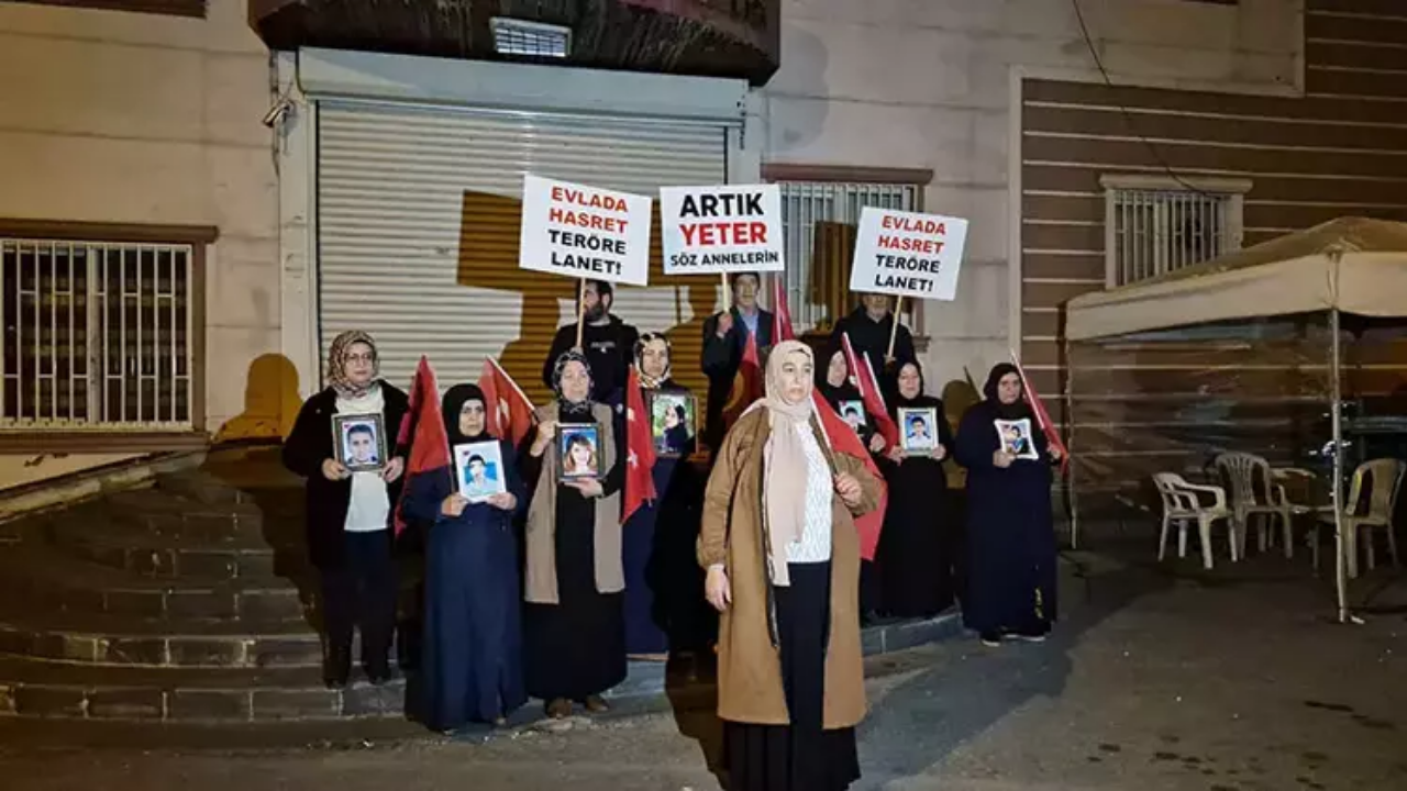 Acılı anneler, gece nöbetine başladı!