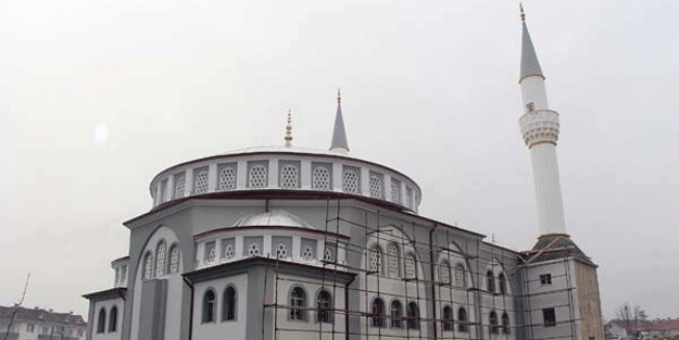 Açılışı bile yapılmayan camiden şok manzara! Bunu da yaptılar…