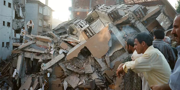 Acısı ilk günkü gibi... 17 Ağustos Marmara Depremi'nin üzerinden 24 yıl geçti!