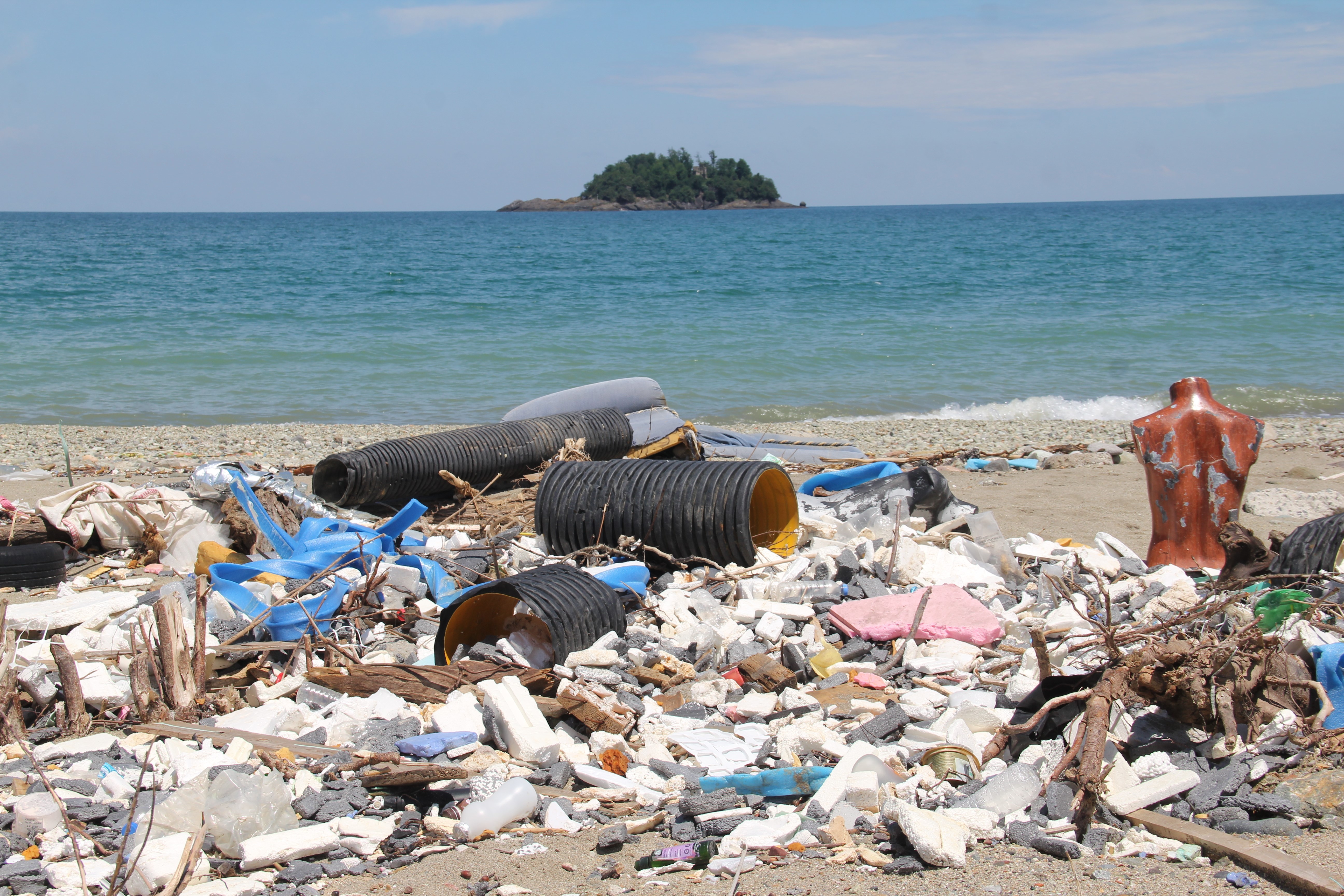 Ada manzaralı çöplük için çözüm aranıyor