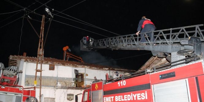 Emet’te korkutan yangın