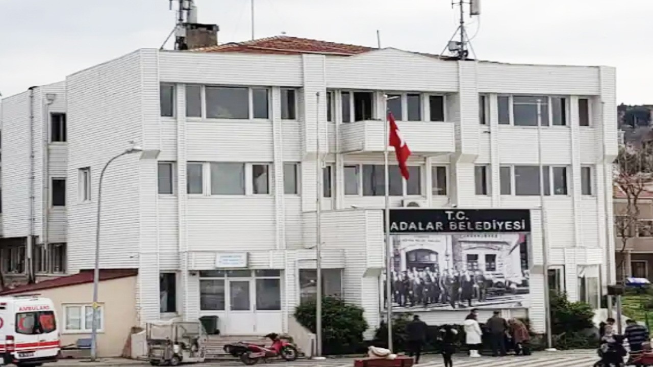 Adalar Belediyesi'nde istifa depremi!