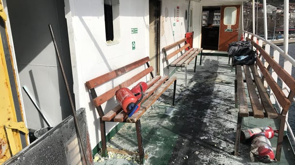 Adalar seferini yapan feribotta yangın çıktı