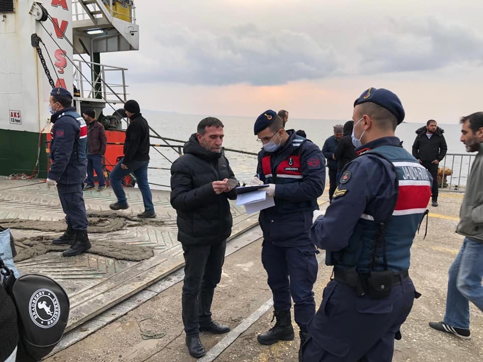 Adalara gelenlere sağlık kontrolü 