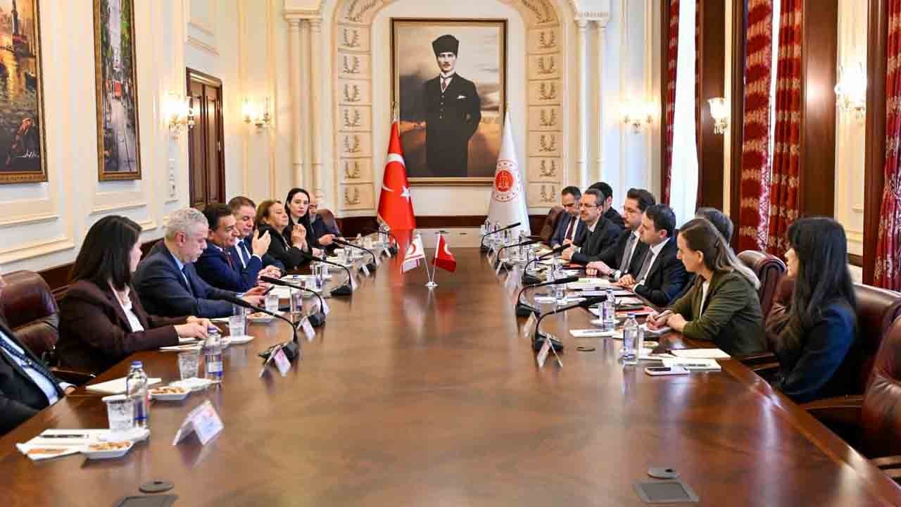 Adalet Bakanı Akın Gürlek KKTC İçişleri Bakanı Dursun Oğuz ile bir araya geldi