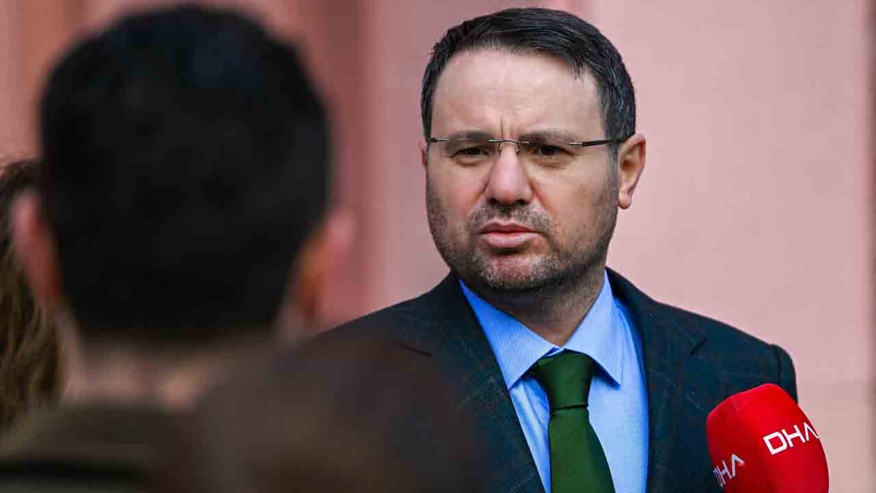 Adalet Bakanı Akın Gürlek’ten, Özgür Özel’in iftiralarına ilişkin açıklama: Özgür Özel'in amacı asrın yolsuzluğu davasını perdelemek. İddialar tamamen asılsız, belgeler sahte