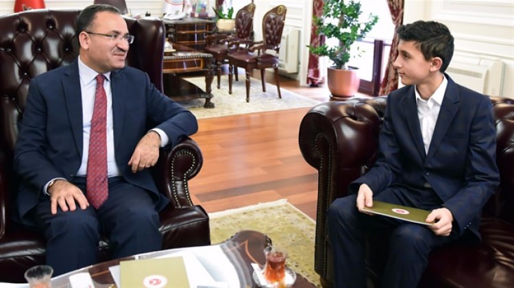Adalet Bakanı Bozdağ TEOG birincisini tebrik etti