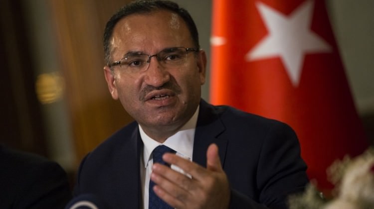 Adalet Bakanı Bozdağ'dan ABD başkanlık seçimine ilk yorum