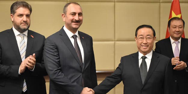 Adalet Bakanı Gül Çin'de! 