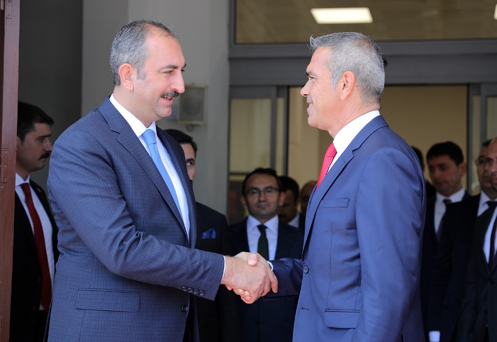 Adalet Bakanı Gül, KKTC Cumhuriyet Meclisi Başkanı Uluçay ile görüştü 