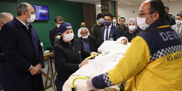 Adalet Bakanı Gül, pitbull saldırısına uğrayan Asiye'yi ziyaret etti: Gereken ne varsa yapılacak!