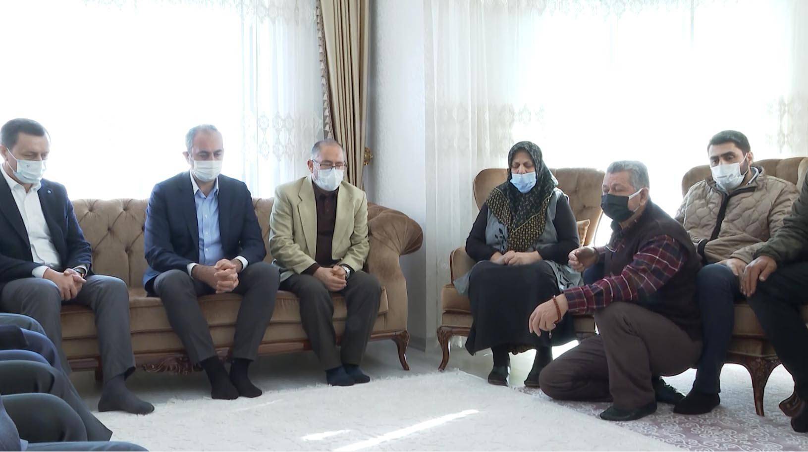 Adalet Bakanı Gül’den Başak’ın ailesine taziye ziyareti