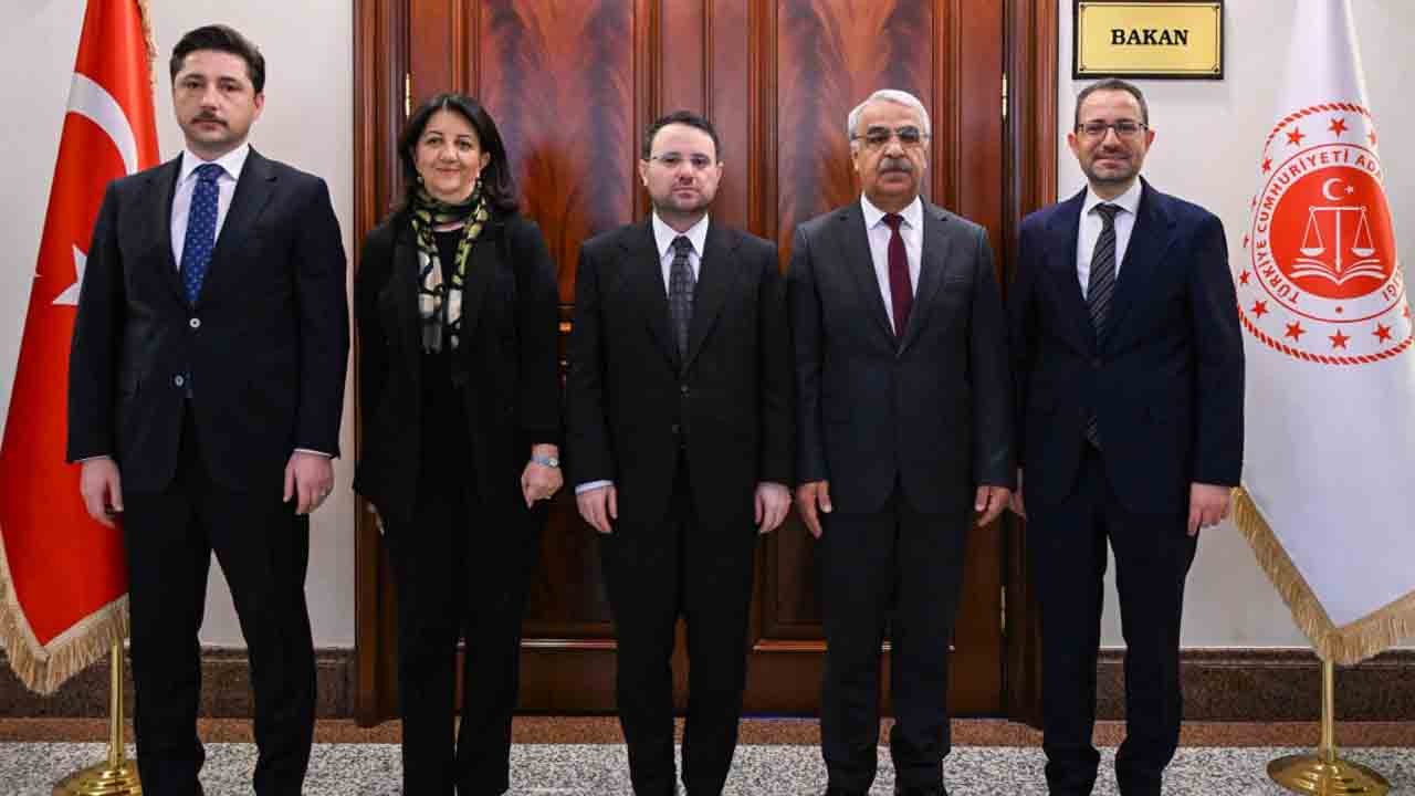 Adalet Bakanı Gürlek DEM Partilileri ağırladı: Gürlek, ‘Terörsüz Türkiye’ sürecine ilişkin çalışmaları ele aldık