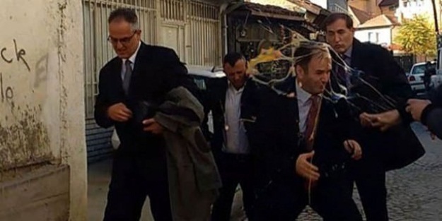 Adalet Bakanı’na yumurtalı saldırı