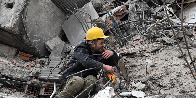 Adalet Bakanlığı duyuru yayınladı! Depremde yıkılan binalarla ilgili flaş adım